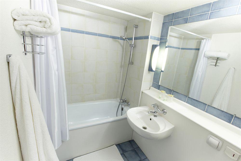 Campanile Hotel Mayenne Zewnętrze zdjęcie